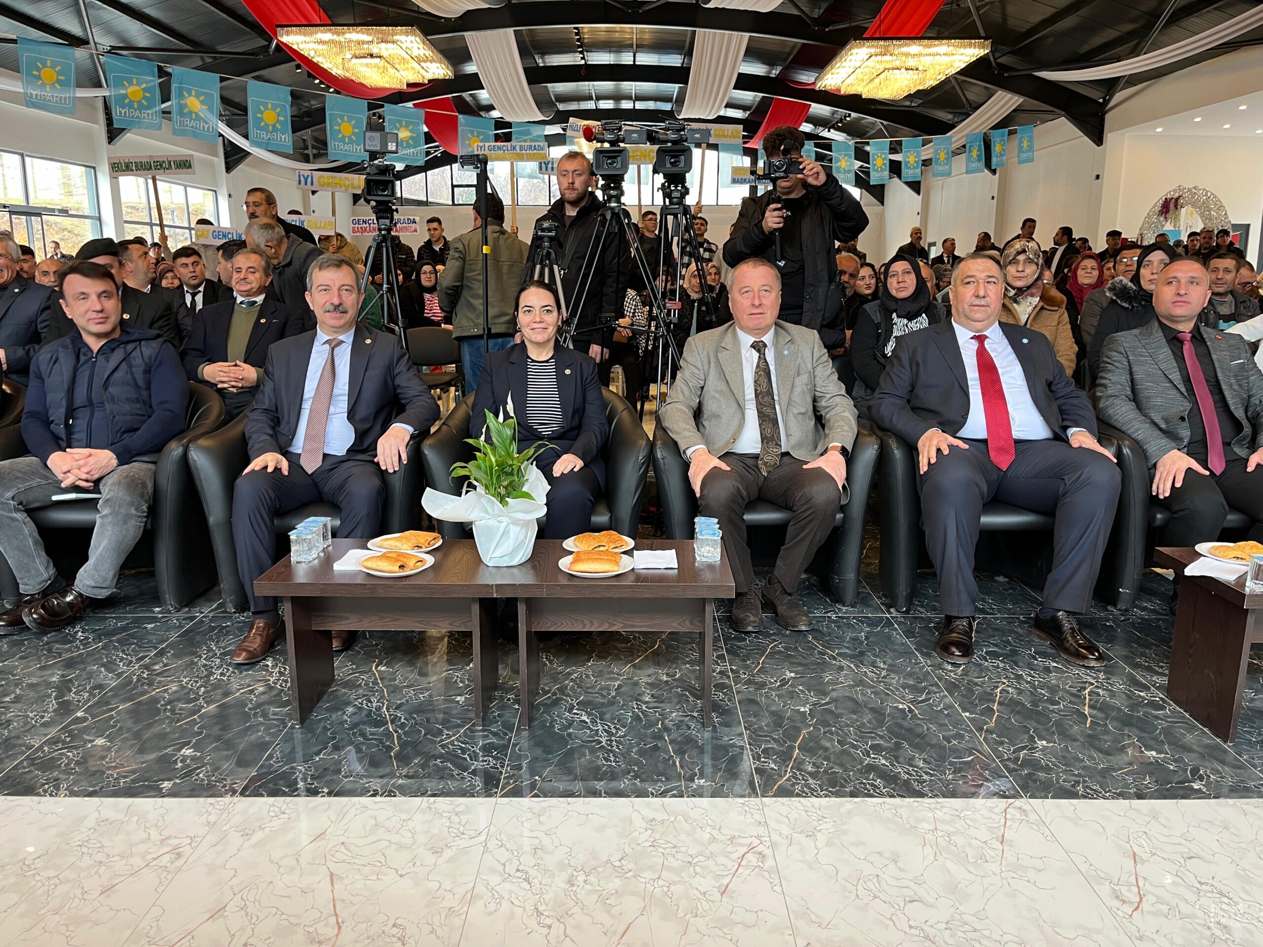 İYİ Partililer, Afyonkarahisar’ın Çay ilçesinde buluştu. İYİ Parti Genel Başkan