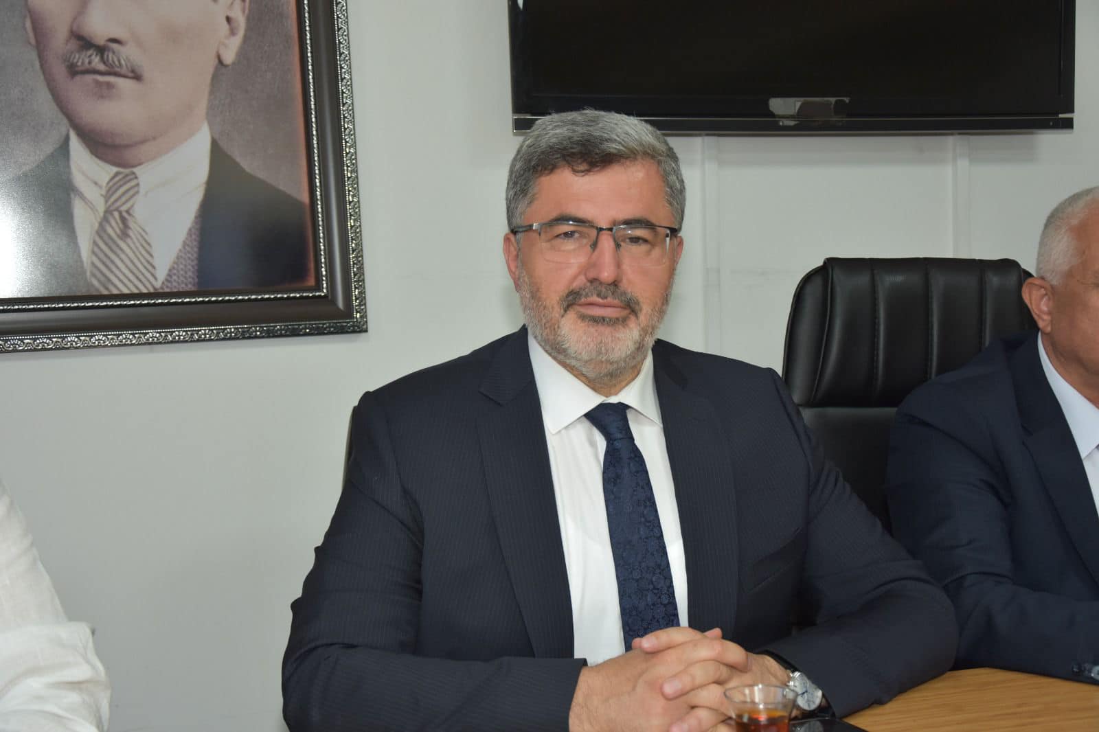 AK Parti Afyonkarahisar 8. Olağan Kongresi’nde basın mensuplarıyla, Bakan Mahinur