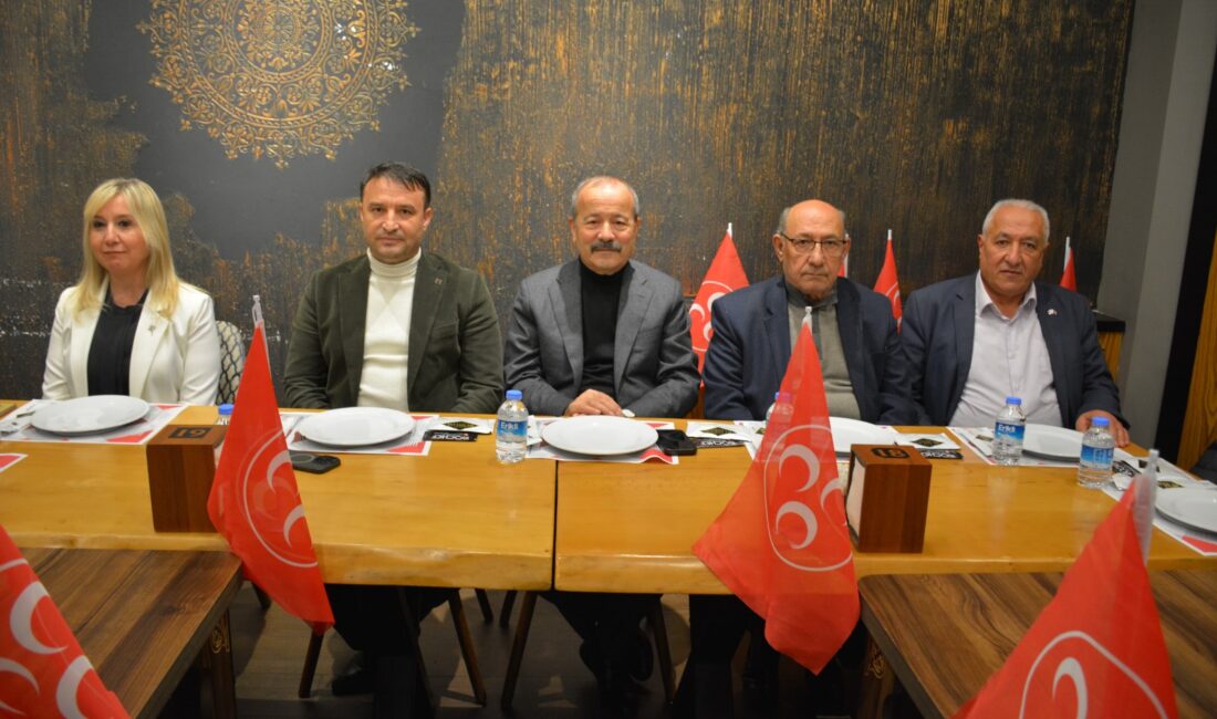 
Milliyetçi Hareket Partisi Afyonkarahisar Milletvekili Mehmet Taytak, İl Başkanı Ahmet