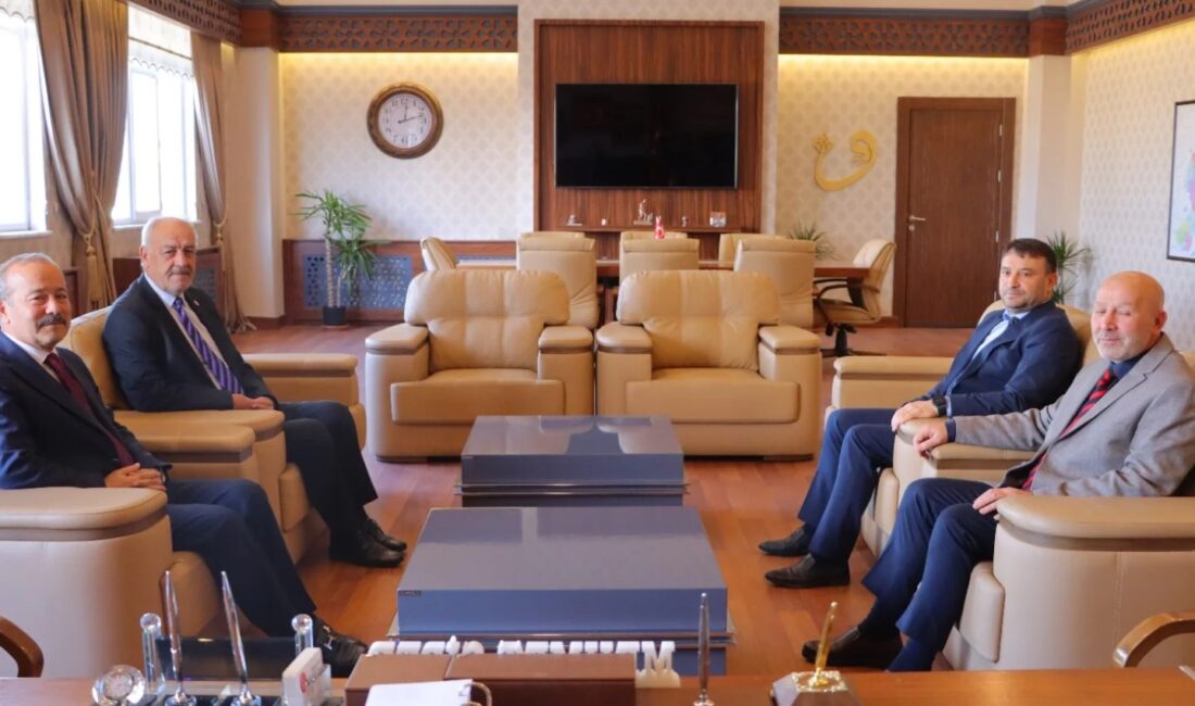 Afyonkarahisar İl Genel Meclis Başkanı Mehmet Siper’i ziyaret eden MHP