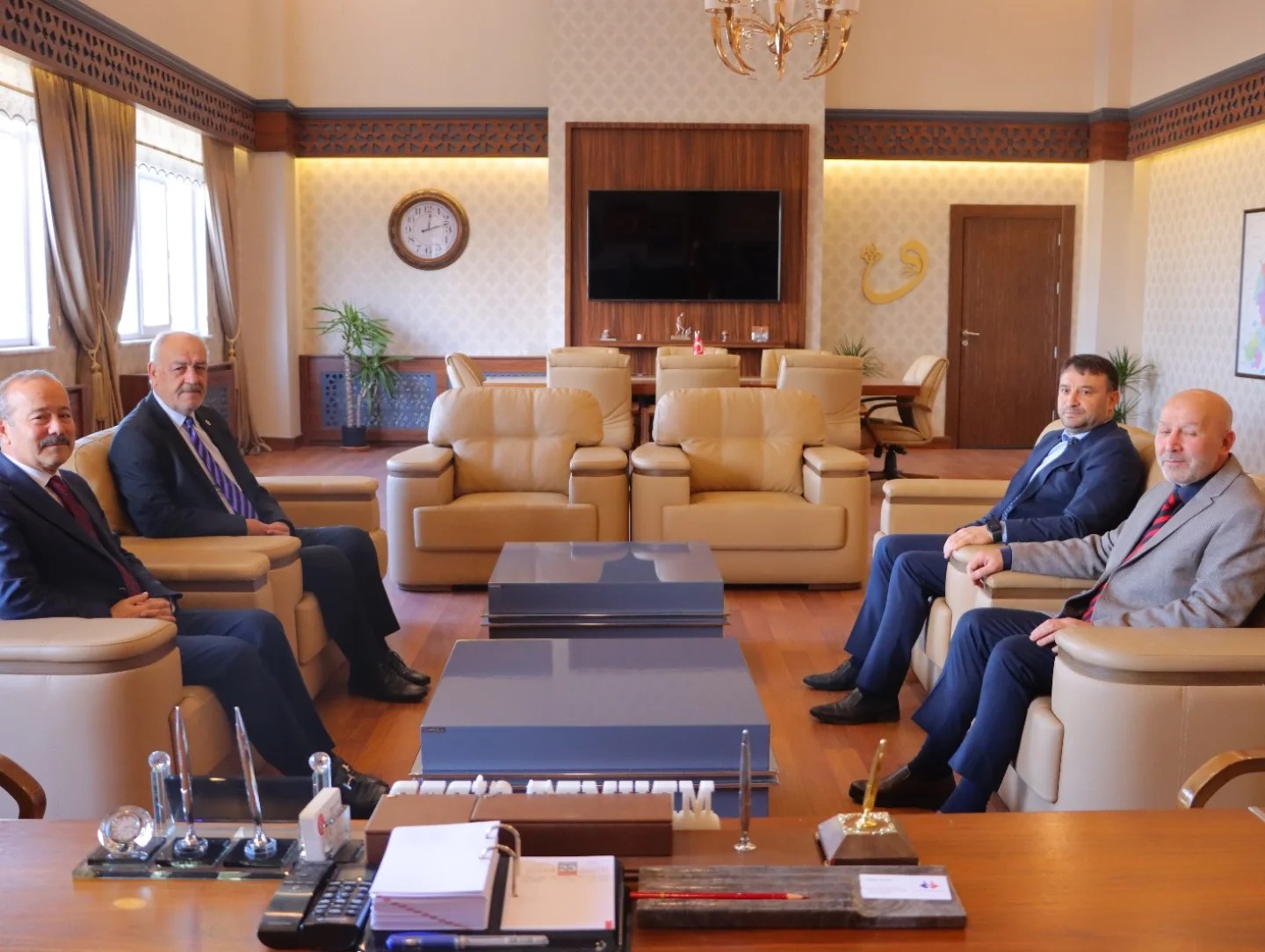 Afyonkarahisar İl Genel Meclis Başkanı Mehmet Siper’i ziyaret eden MHP
