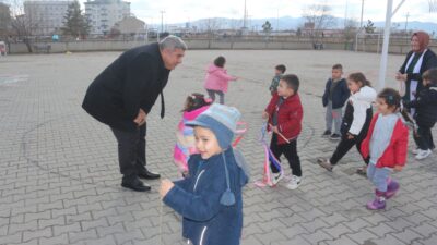 Afyonkarahisar İl Milli Eğitim Müdürü Miraç Sünnetci, okul ziyaretleri çerçevesinde