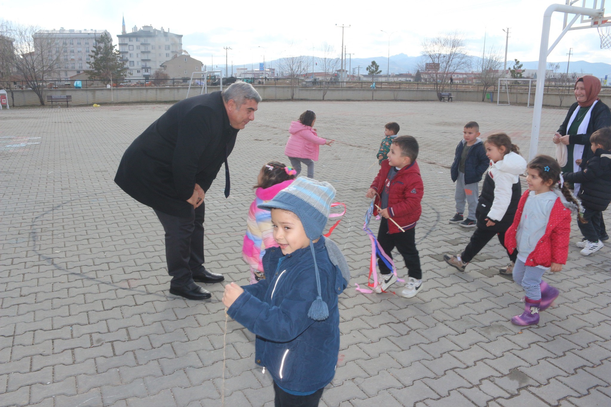 Afyonkarahisar İl Milli Eğitim Müdürü Miraç Sünnetci, okul ziyaretleri çerçevesinde
