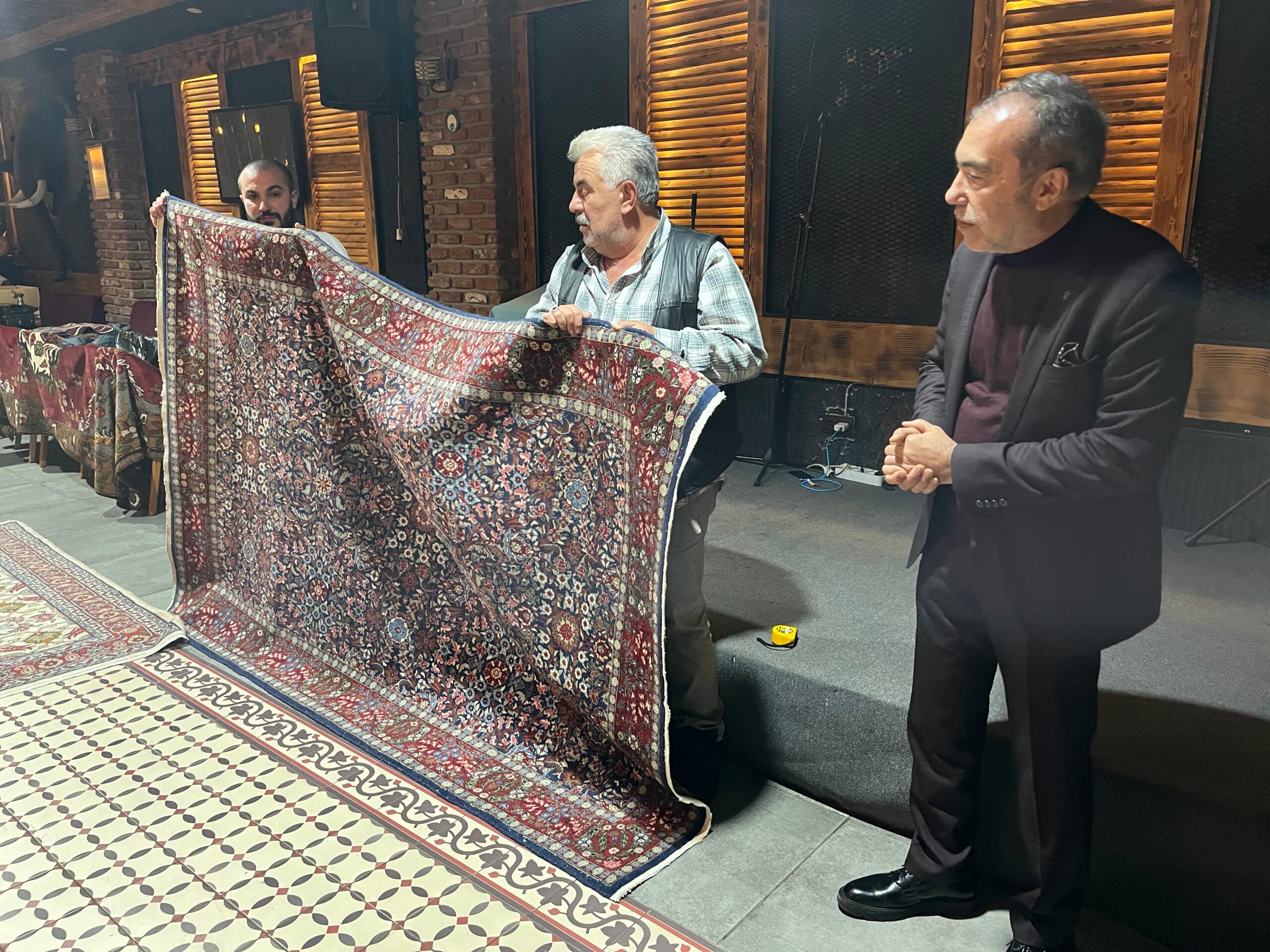 Ege Bölgesi Büyük Halı ve Kilim Müzayedesi, Manisa'nın Salihli ilçesinde