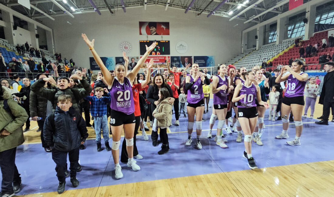Kadınlar 2. Ligi’nde Afyonkarahisar’ı temsil eden Afyon Belediye Yüntaş Voleybol