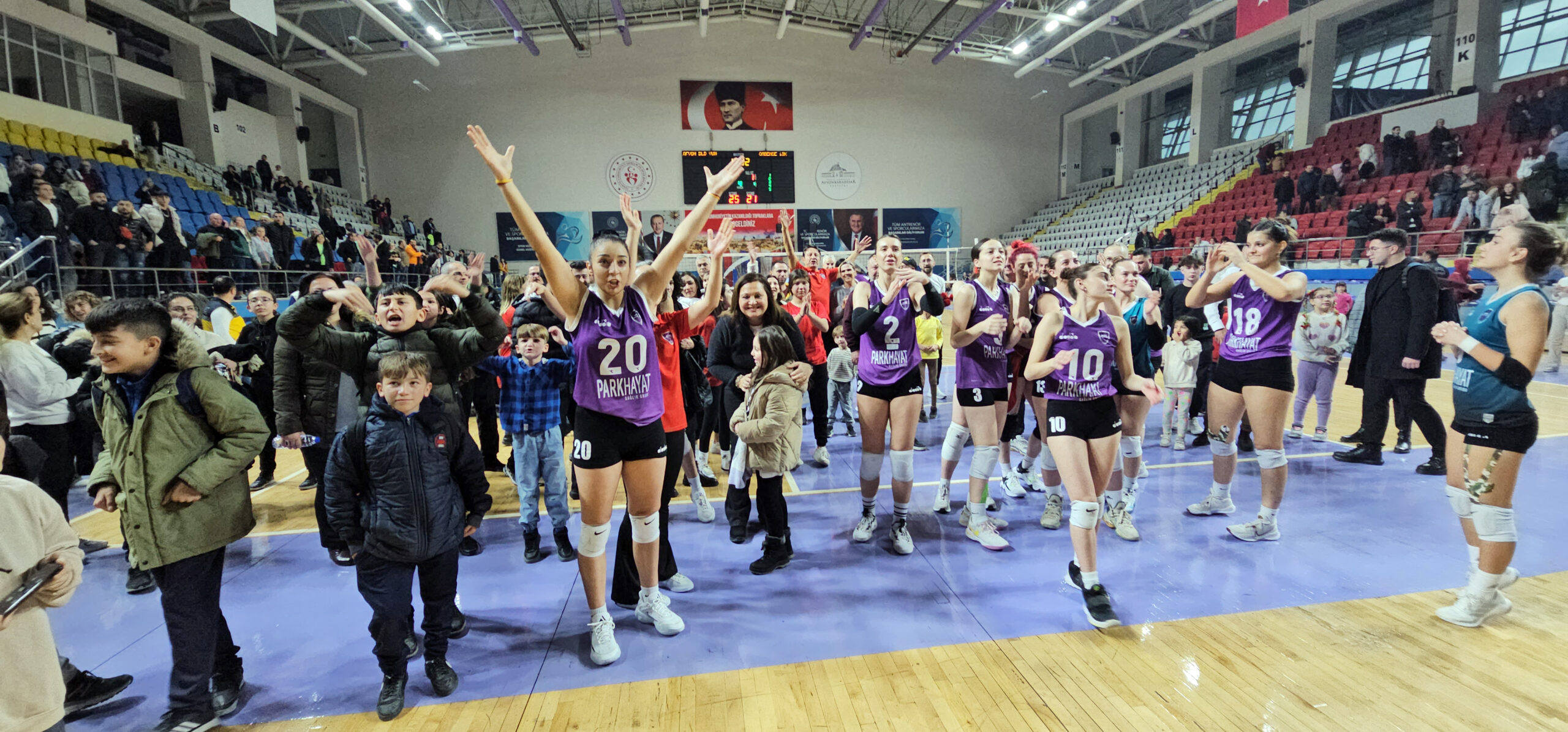 Kadınlar 2. Ligi’nde Afyonkarahisar’ı temsil eden Afyon Belediye Yüntaş Voleybol