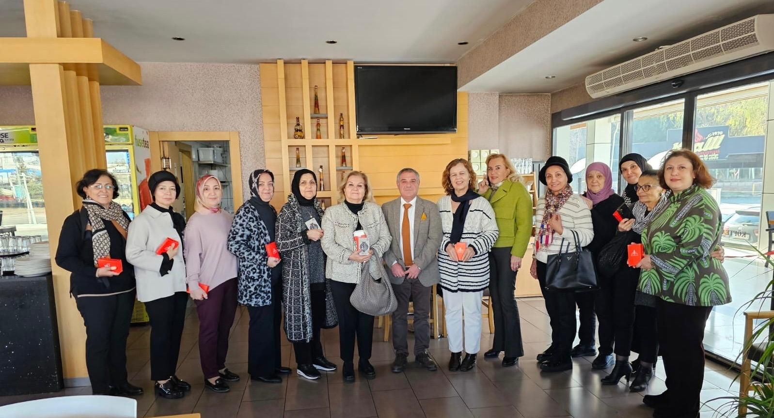 Afyon Eğitim Vakfı Kadın Kolları, Serpil Özer başkanlığında bir araya