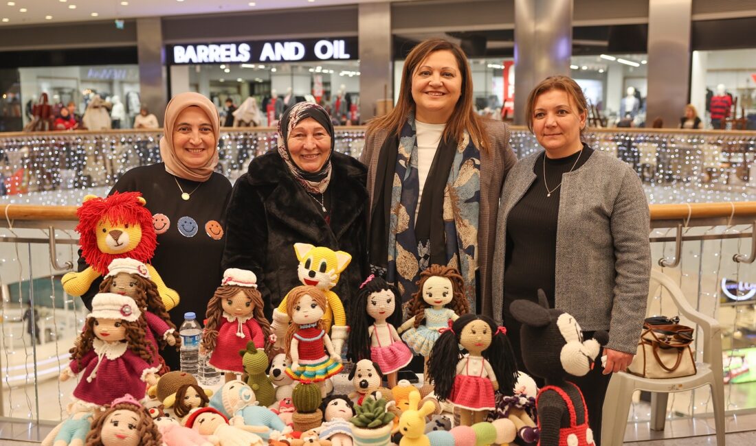 Çalışmalarına hız veren Afyonkarahisar Belediye Başkanı Burcu Köksal, ziyaret ettiği