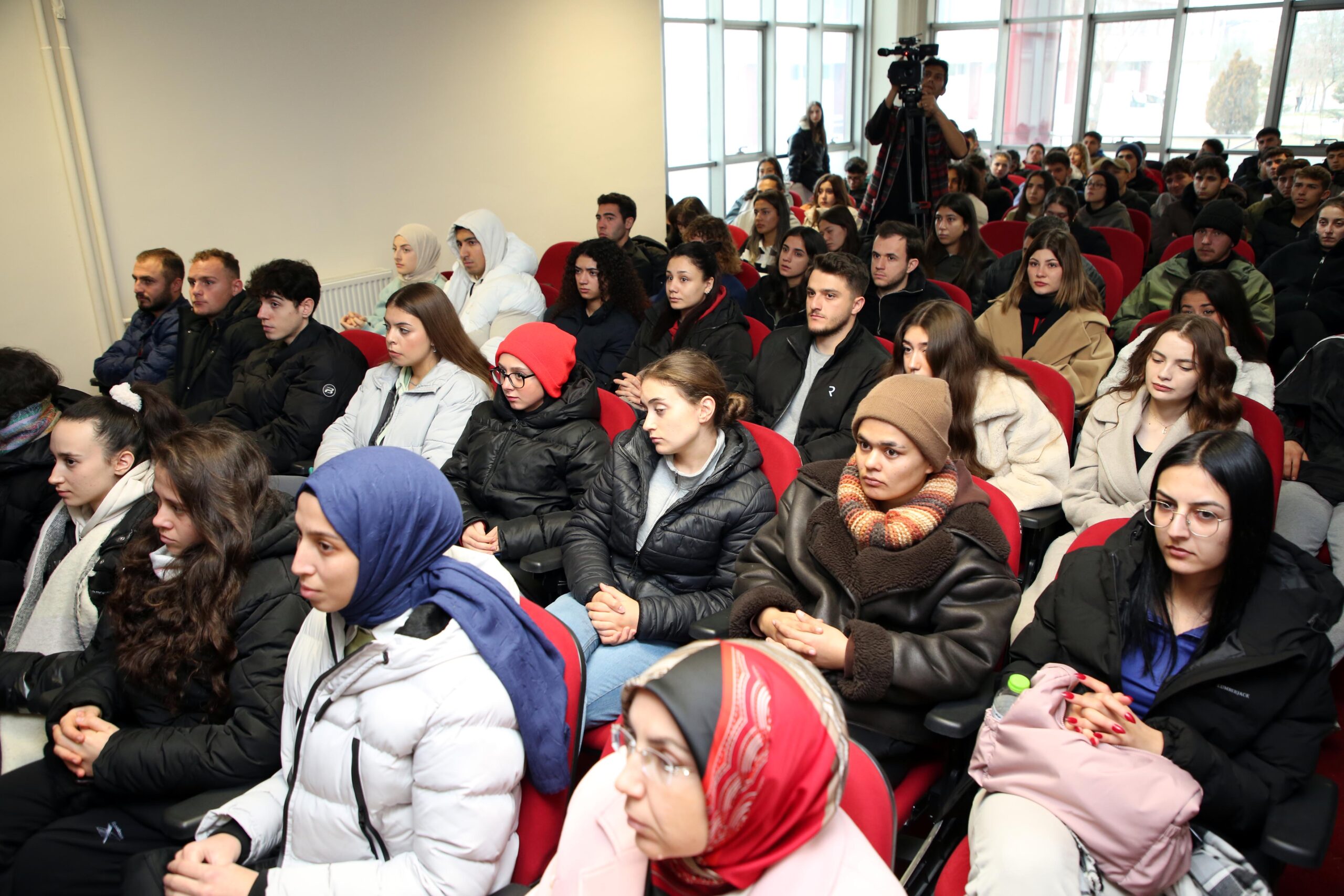 Gazete3 Köşe yazarı ve Ankara Gören Kalpler Eğitim ve Spor