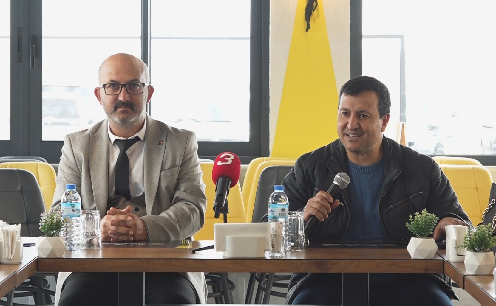 Sayın Vakfı, Afyonkarahisar’da görev yapan muhtarlarla bir araya geldi. 4