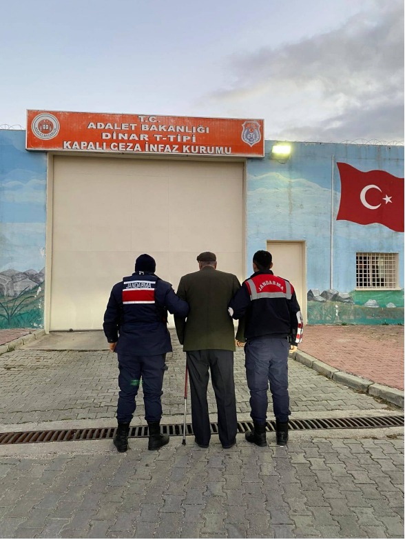 Afyonkarahisar ve ilçelerinde aranan şahıslara yönelik çalışmalar gerçekleştiren Afyonkarahisar İl