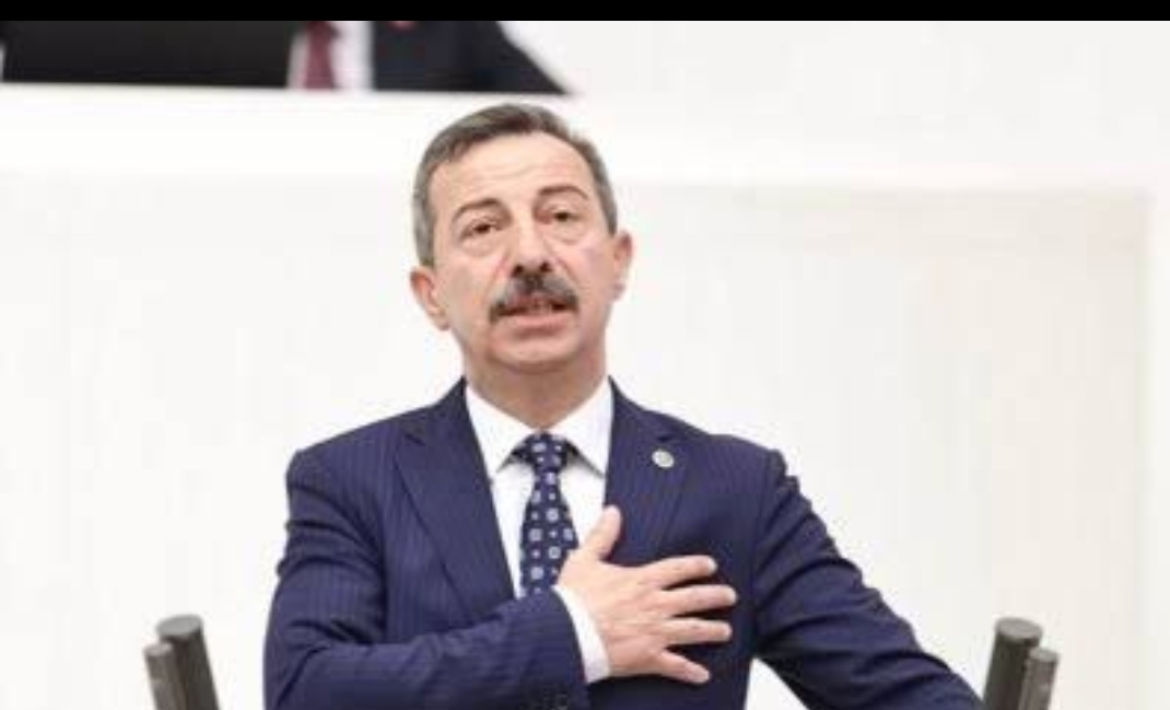 Afyonkarahisar’ın Çay ilçesinde Kaymakamlığın parti amblemli paylaşımı gündemdeki sıcaklığını korurken,