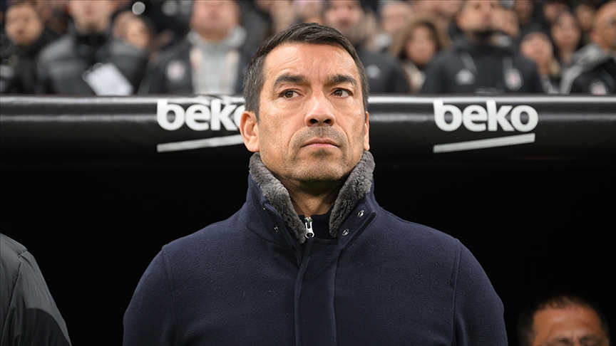 Beşiktaş, Hollandalı Teknik Direktör Giovanni van Bronckhorst ile yollarını ayırdığını
