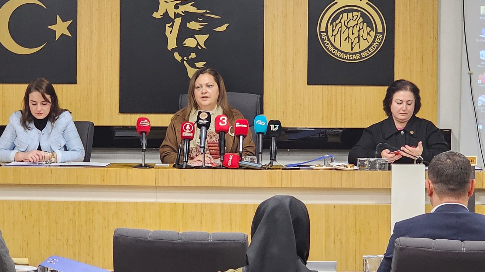 Afyonkarahisar Belediyesi’nin Aralık ayı meclis toplantısı, Belediye Başkanı Burcu Köksal’ın
