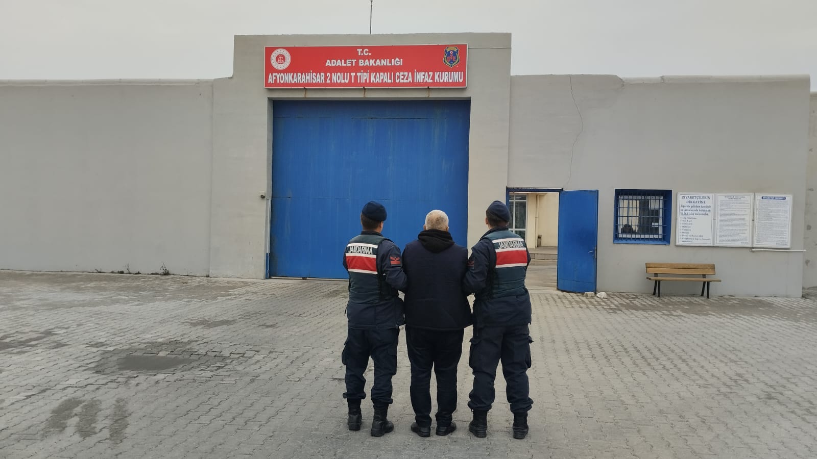 Afyonkarahisar İl Jandarma Komutanlığı, aranan şahısların tespiti ve yakalanmasına yönelik