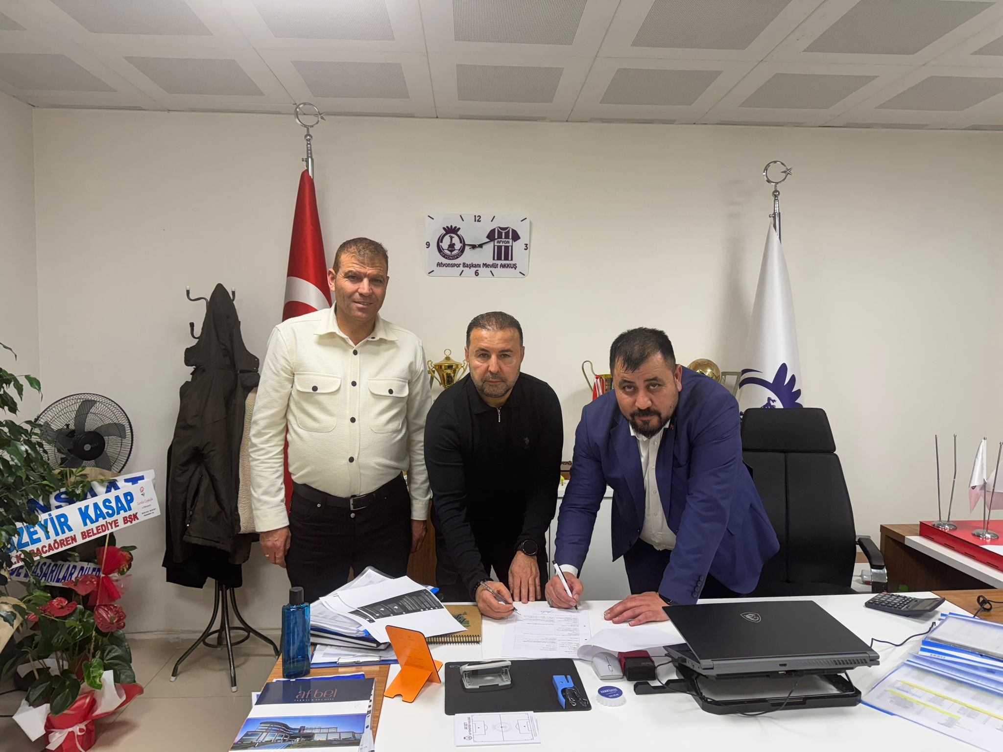 Afyonspor’da 3 haftada 3 teknik direktör değişikliğinin ardından şehri yakından