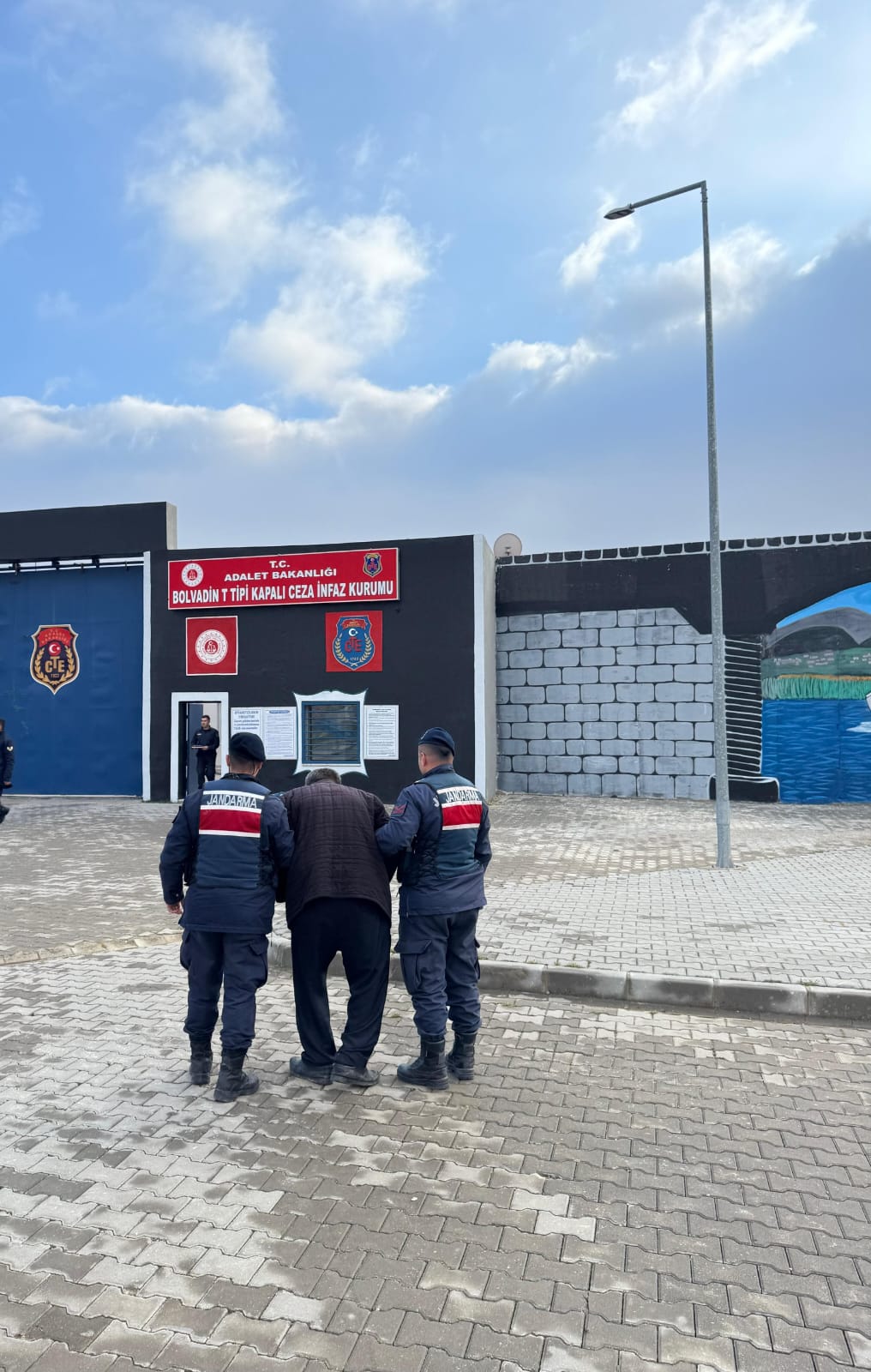 Afyonkarahisar İl Jandarma Komutanlığı, aranan şahısların tespiti ve yakalanmasına yönelik