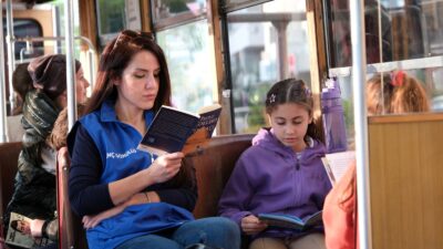 Antalya Büyükşehir Belediyesi Nostalji Tramvayı, “Kitap Okuma Halkaları” etkinliğine ev