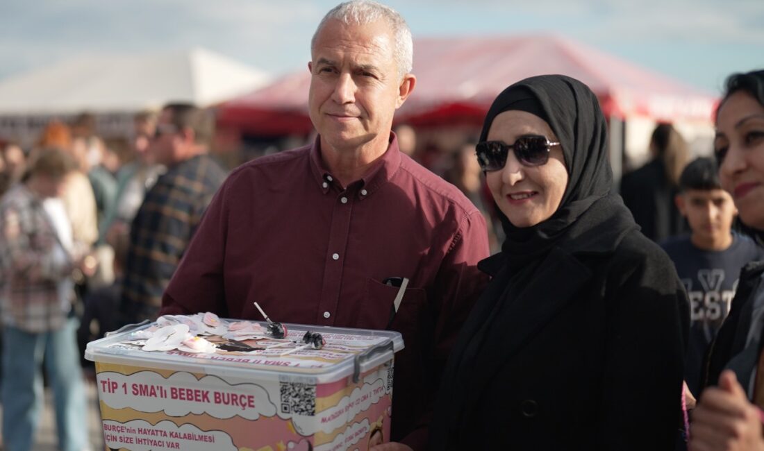 Alanya Belediye Başkanı Osman Tarık Özçelik, Alanya Uluslararası Noel Pazarı’nda