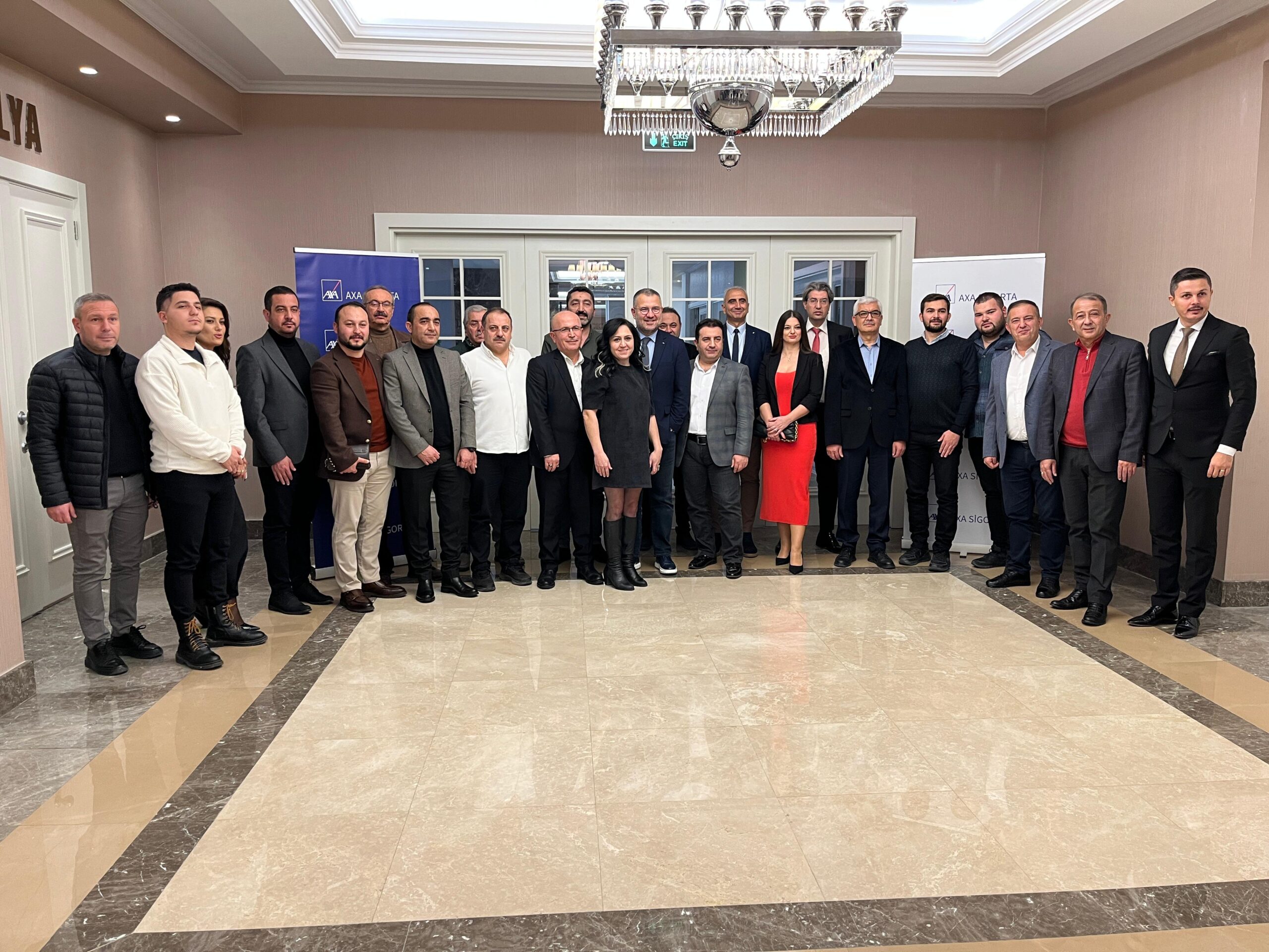 AXA Türkiye CEO’su Yavuz ÖLKEN, basın mensuplarıyla düzenlenen özel bir