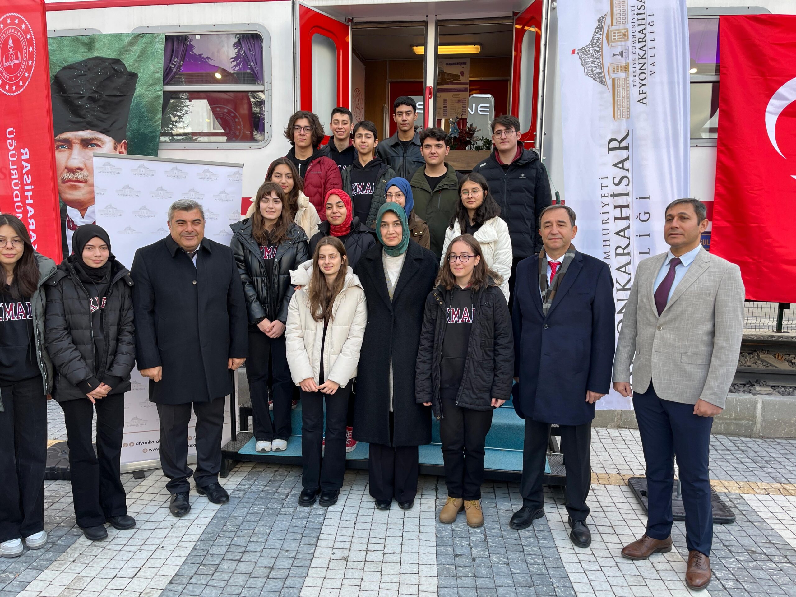 Afyonkarahisar’da, Vali Doç. Dr. Kübra Gürhan Yiğitbaşı ve İl Milli