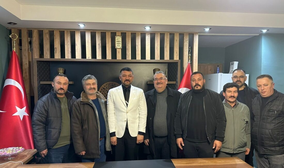 Afyonkarahisar Ülkü Ocakları İl Başkanı Mesut Çetinkaya ve beraberindeki yönetim