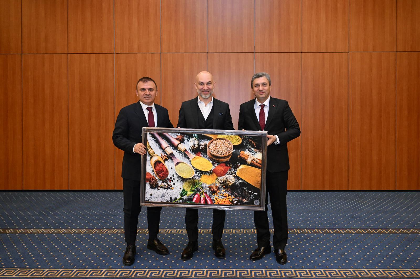 
Antalya İş İnsanları Meclisi ev sahipliğinde düzenlenen İş Dünyası Buluşması