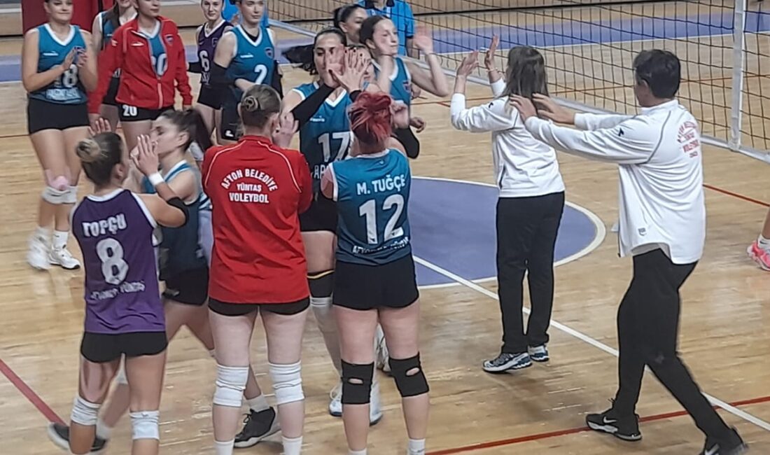 Afyon Belediye Yüntaş Voleybol Takımı İzmitspor’u 3 setide kazanarak, 3/O
