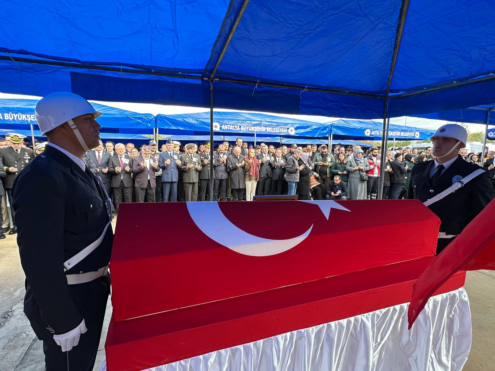 Muğla’da sisli havada kalkış sırasında Eğitim ve Araştırma Hastanesi'ne çarparak