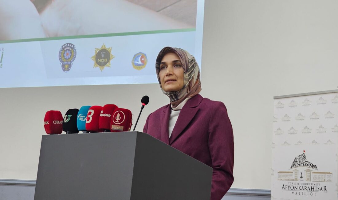 En iyi narkotik polis: Anne projesi Yiğitbaşı: Kaybedilen her çocuk vatan toprağıdır. Afyonkarahisar Valiliği Afyonkarahisar Emniyet Müdürlüğü Afyonkarahisar İl Milli Eğitim Müdürlüğü