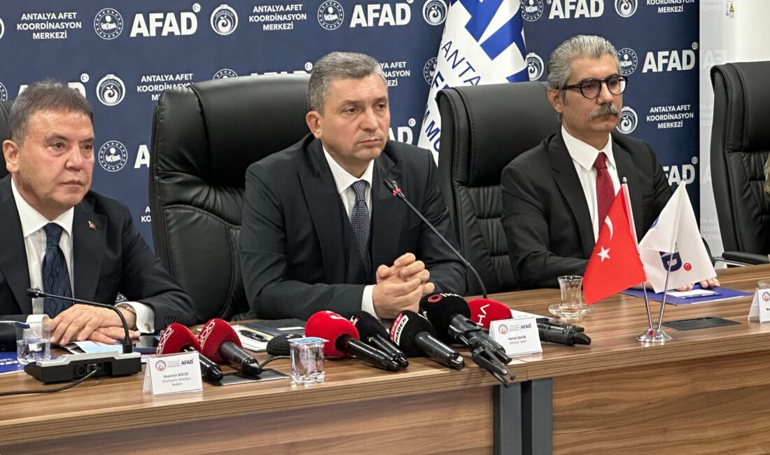 Antalya’da taşımalı eğitime 1 gün tatil Antalya Valisi Hulusi Şahin, meteorolojin ‘turuncu’ ve ‘sarı’ kod ile