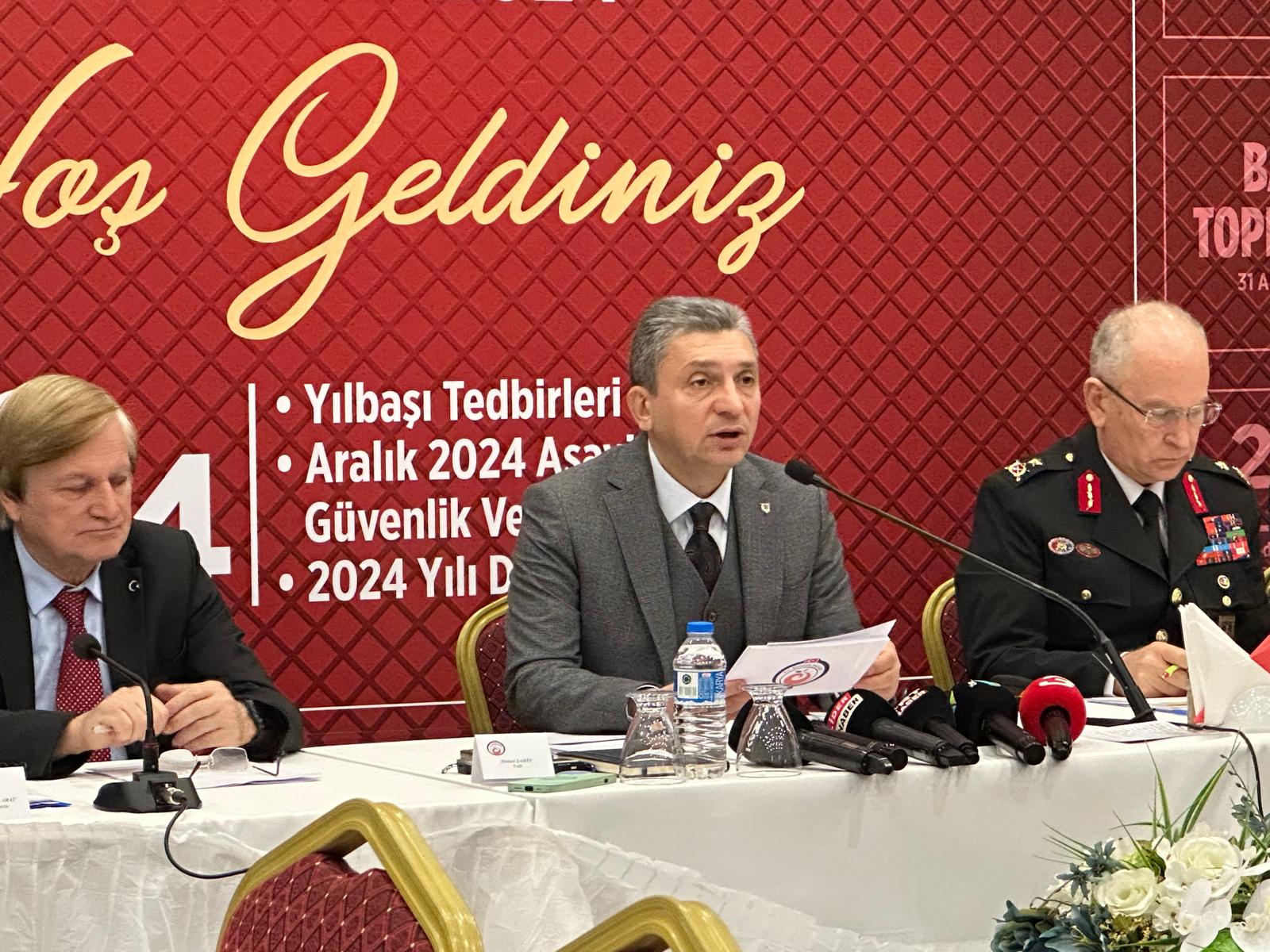 Antalya Valisi Hulusi Şahin, kente gelen yerli ve yabancı binlerce