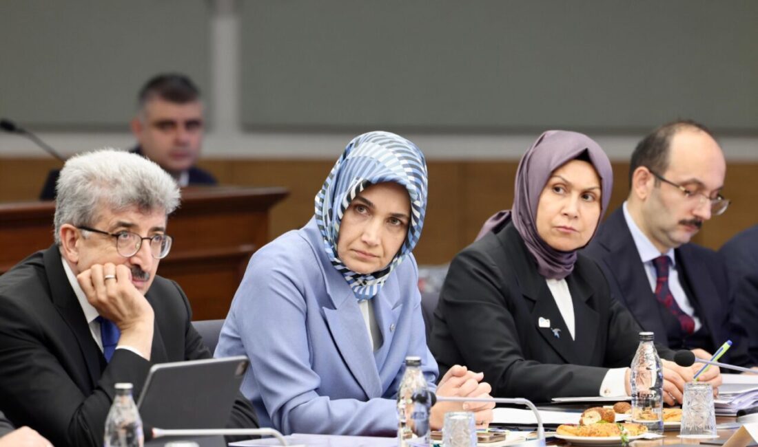 Afyonkarahisar Valisi Kübra Güran Yiğitbaşı, Tarım ve Orman Bakanı İbrahim