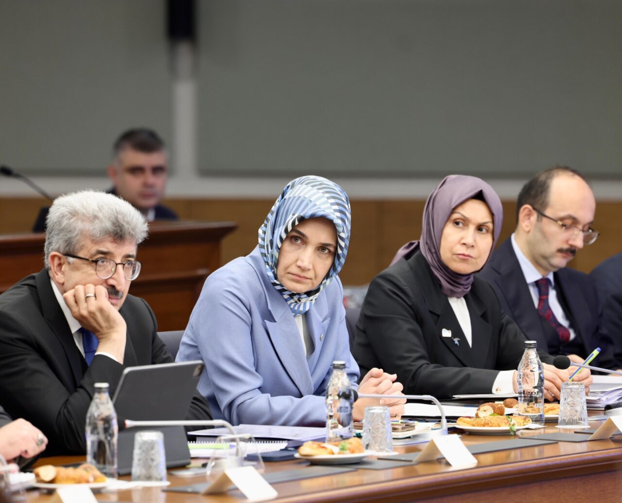 Afyonkarahisar Valisi Kübra Güran Yiğitbaşı, Tarım ve Orman Bakanı İbrahim