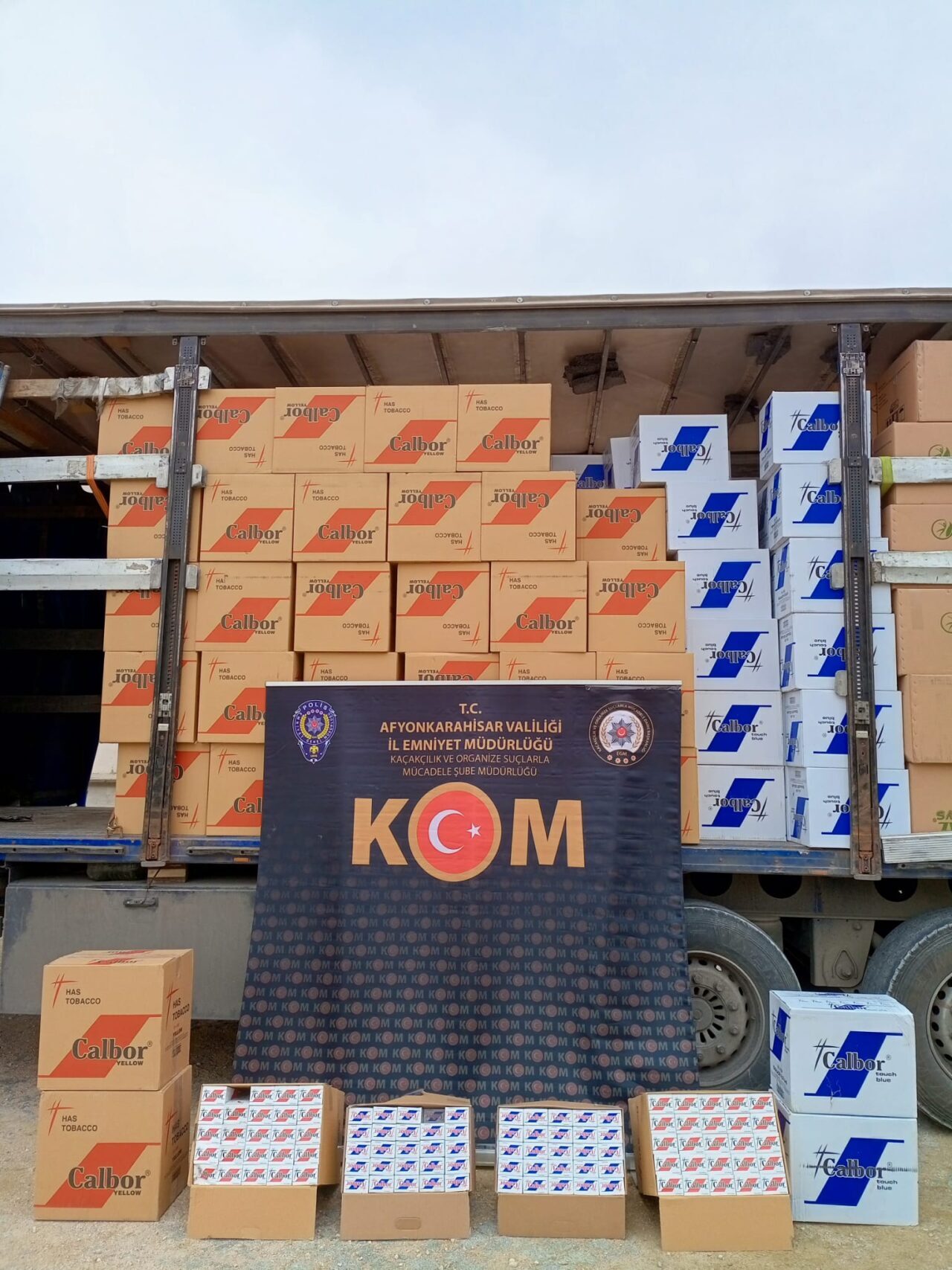 – Afyonkarahisar’ın İhsaniye ilçesinde bir tırda 2 milyon 930 bin