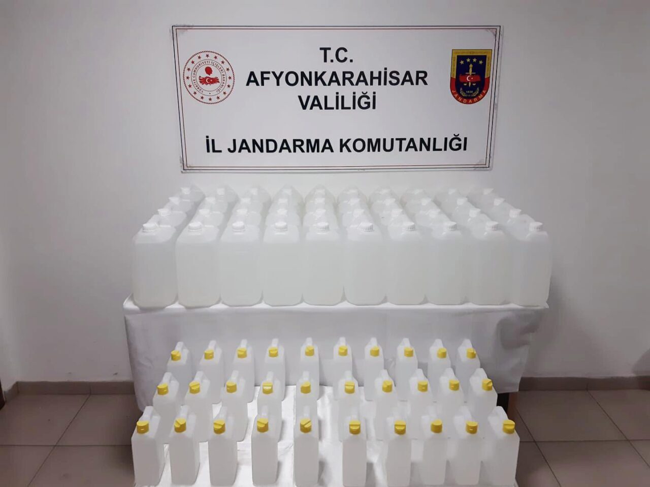 AFYONKARAHİSAR (AA) – Afyonkarahisar'da bir iş yeri ve depodaki 230