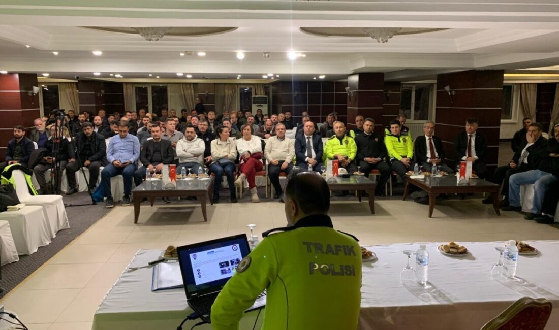 AFYONKARAHİSAR (AA) – Afyonkarahisar'da yolcu taşımacılığı yapan 300 şoför için