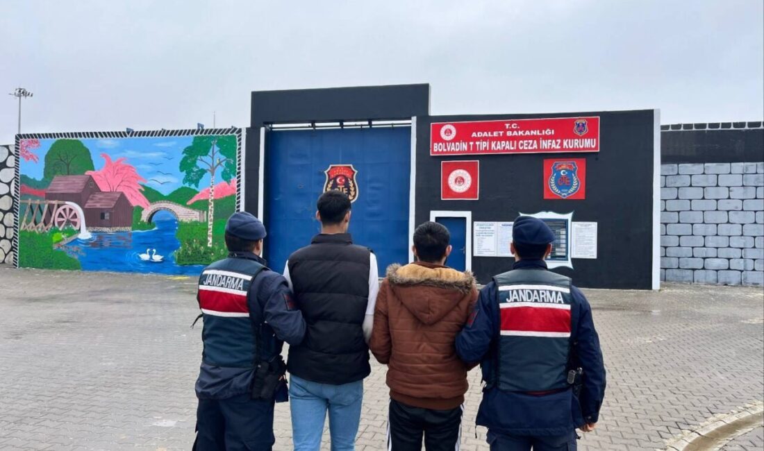AFYONKARAHİSAR (AA) – Afyonkarahisar'ın Çay ilçesinde aranan 2 firari hükümlü