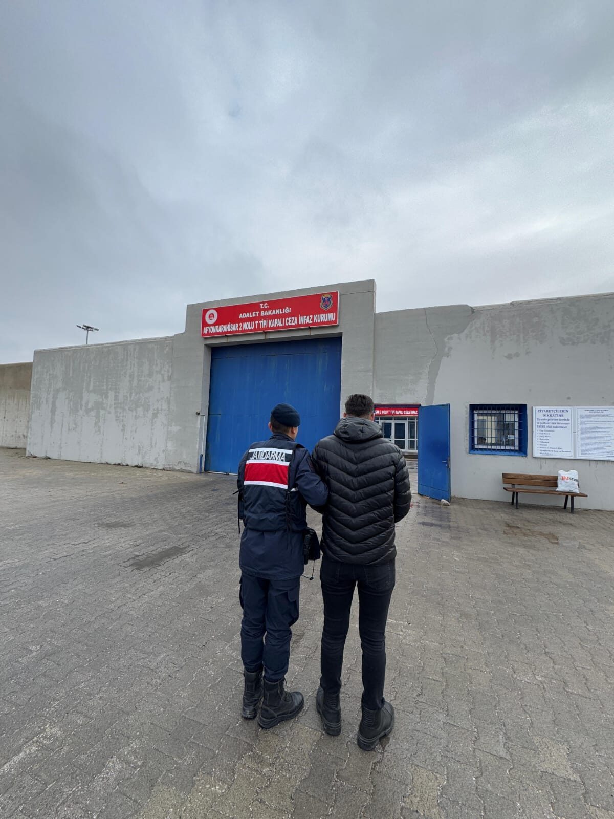 Afyonkarahisar'da aranması olan firari hükümlü yakalandı.