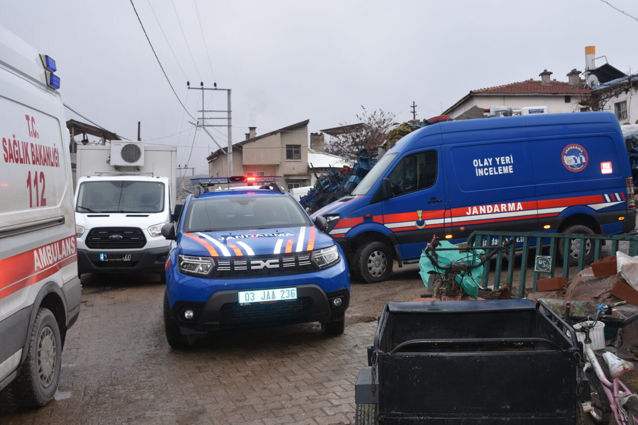Afyonkarahisar'da çıkan ev yangınında bir kişi hayatını kaybetti.