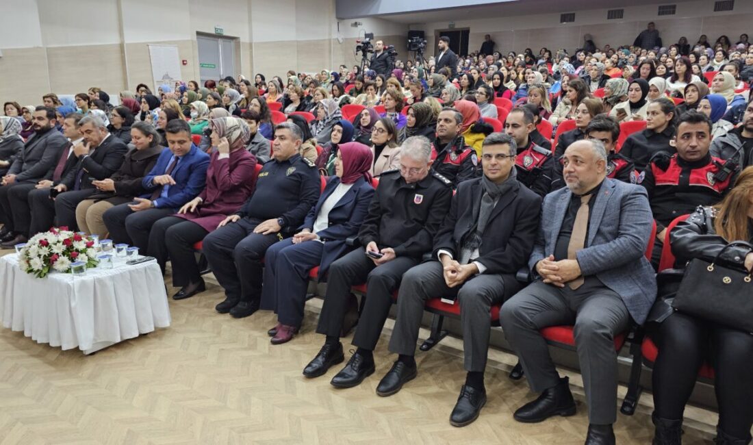Afyonkarahisar’da “En İyi Narkotik Polisi Anne” eğitimi gerçekleştirildi. Vali Kübra