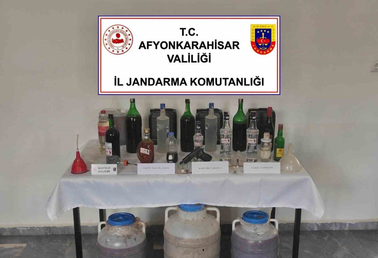 Afyonkarahisar İl Jandarma Komutanlığı ekipleri Sultandağı’nda yaptığı operasyonda litrelerce farklı