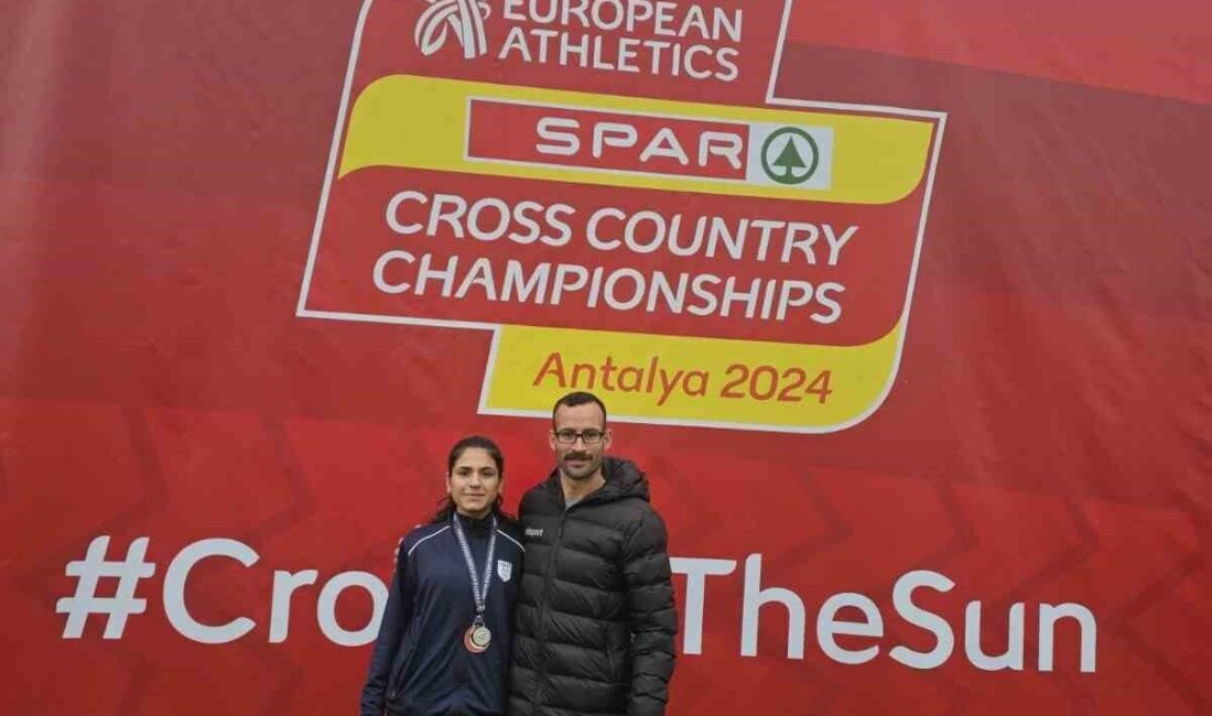 Afyonkarahisarlı kros koşu sporcusu Hamide Nur Tekdemir, katıldığı şampiyonada Türkiye