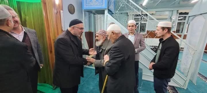 Ailece yatsı namazında buluşuyoruz programı Her hafta farklı bir camide gerçekleştirilen “Ailece Yatsı Namazında Buluşuyoruz”