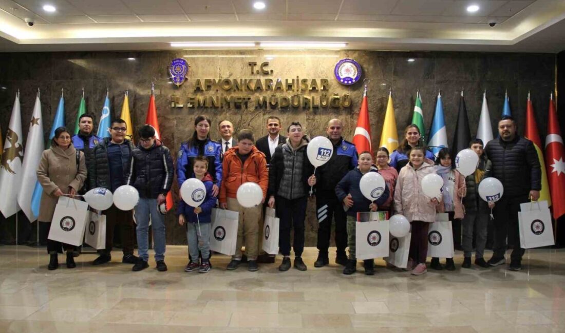 Afyonkarahisar İl Emniyet Müdürü Mahmut Ay, özel öğrencilerle bir araya geldi Afyonkarahisar İl Emniyet Müdürü Mahmut Ay, 3 Aralık Dünya Engelliler