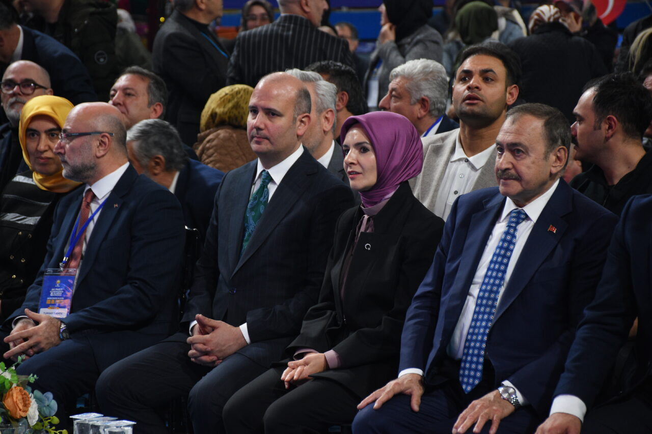- "Yarınlara uzanan bu yolda, gençlerin enerjisi, kadınların üretkenliği, büyüklerin