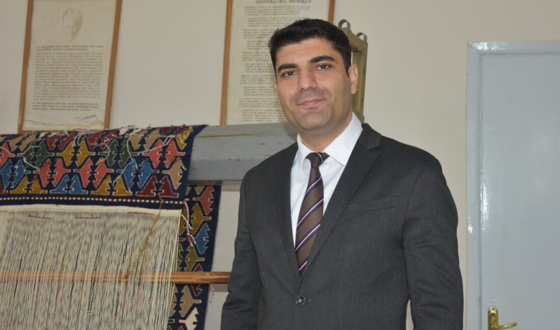 - Afyonkarahisar'ın Bayat ilçesinde yünden elde edilen ipliklerin kök boyayla