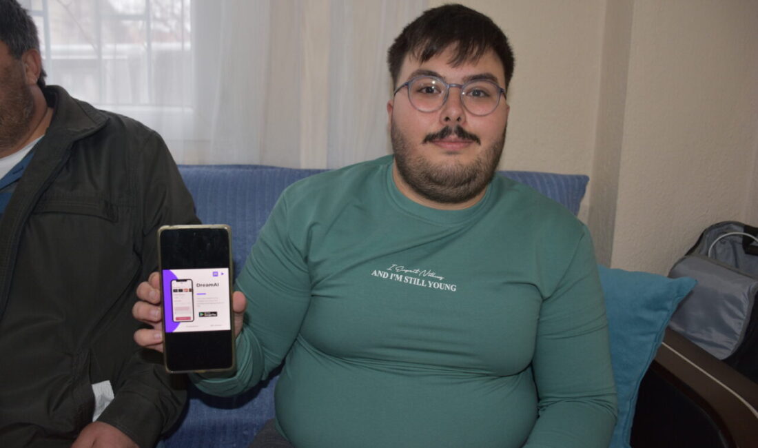 - Afyonkarahisar'da yaşamını tekerlekli sandalyeye bağımlı sürdüren Fevzi Yıldızhan:
- "Öğrenmek,