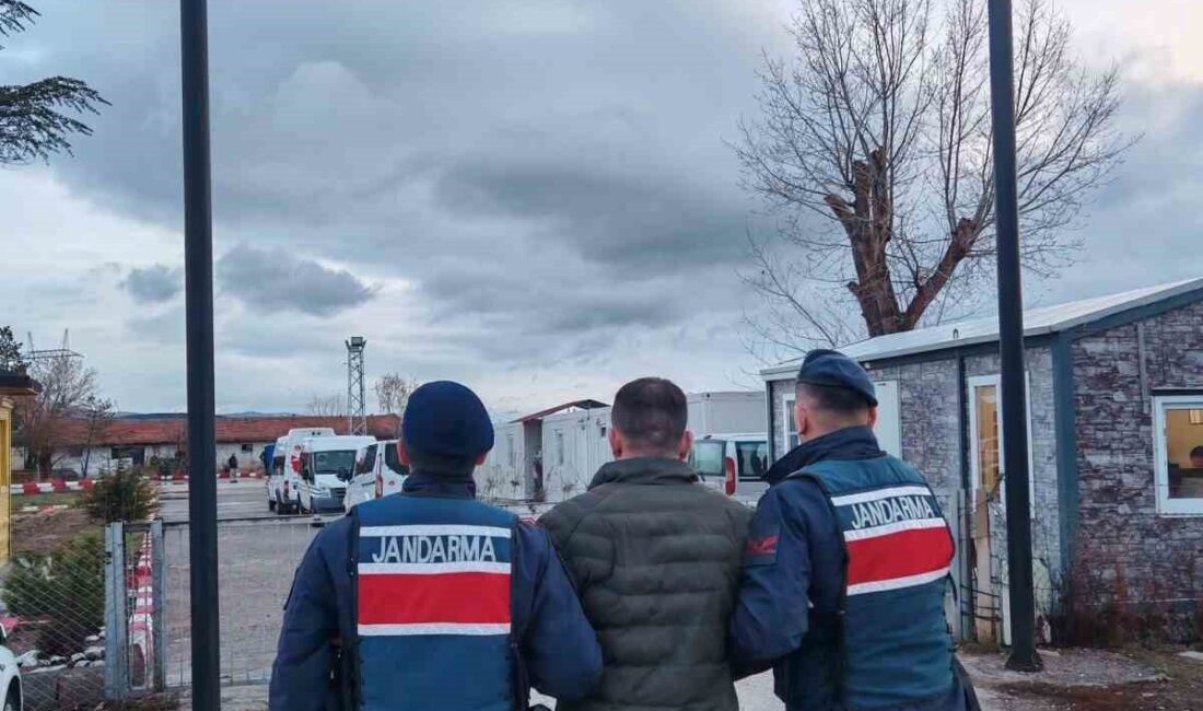 Afyonda arananlar bulundu! Afyonkarahisar’da çeşitli suçlardan aranan 2 şahıs jandarma tarafından yakalanarak cezaevine