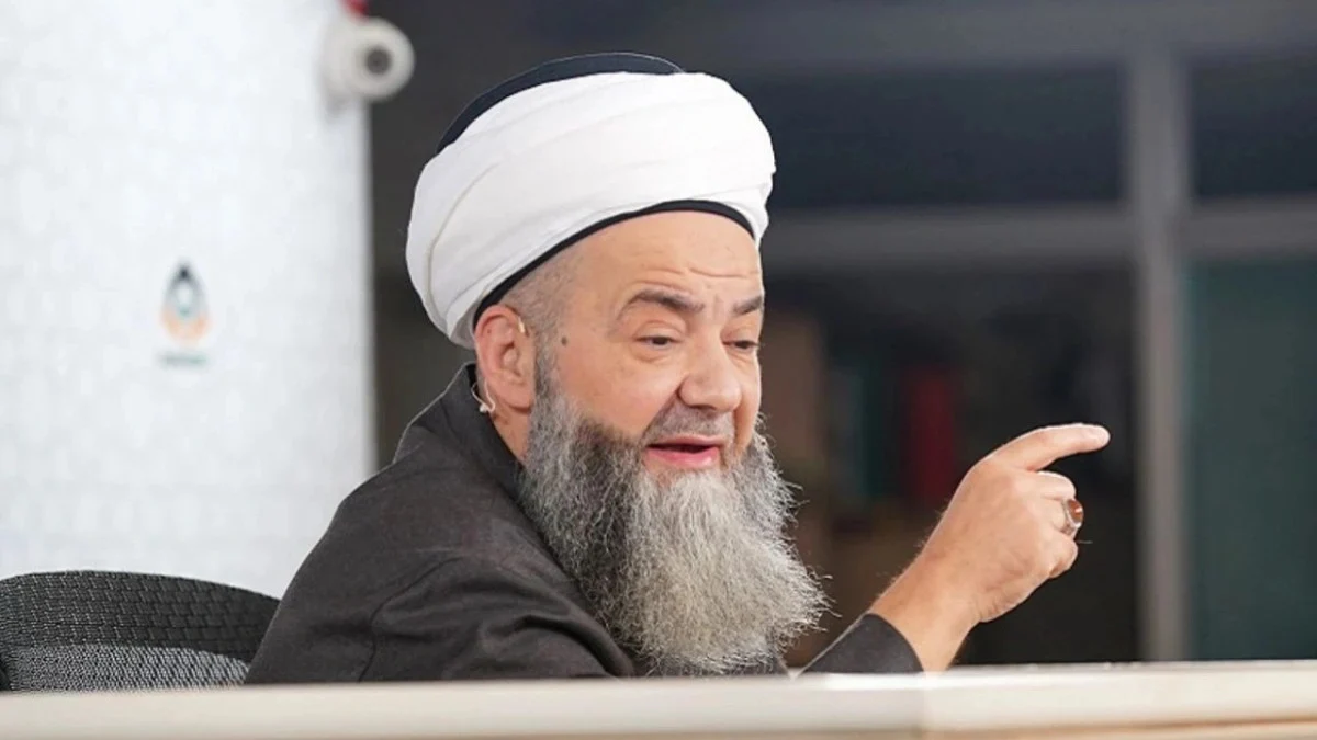 Kamuoyunda 'Cübbeli Ahmet Hoca' olarak bilinen Ahmet Mahmut Ünlü, bir